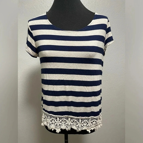 Mauve Blue and Beige Striped Tee with Floral Lace Trim Large - Picture 1 of 5